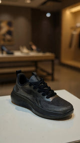 Lightweight black sports shoe