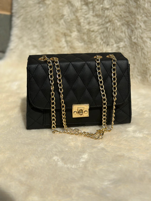 Cross body bag with golden chain.(Black)