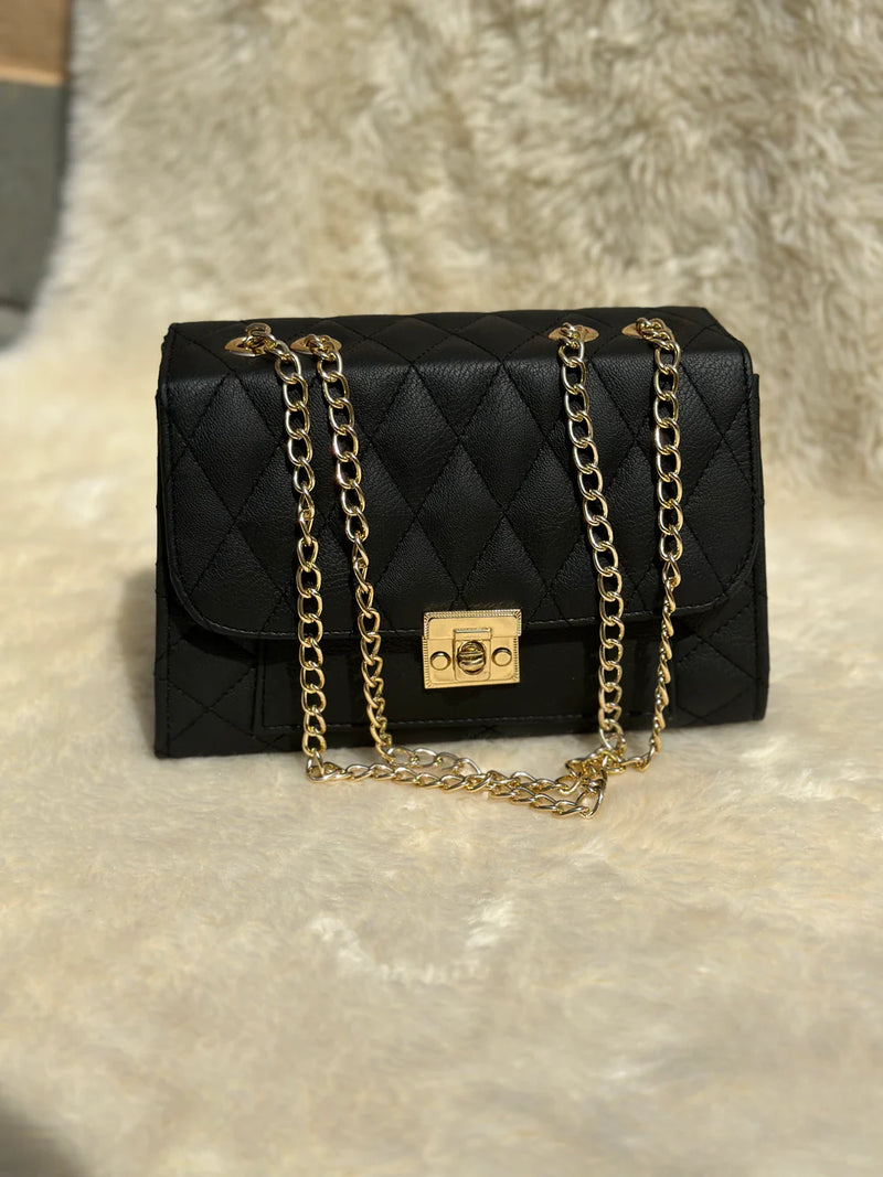 Cross body bag with golden chain.(Black)