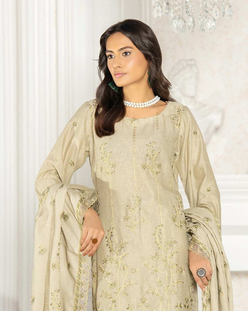 Noor 3PC Embroidered Krandi Dress – 3-piece suit with detailed embroidery on karandi fabric, matching dupatta and trousers.