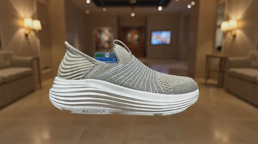 Lightweight everyday footwear with elevated platform base