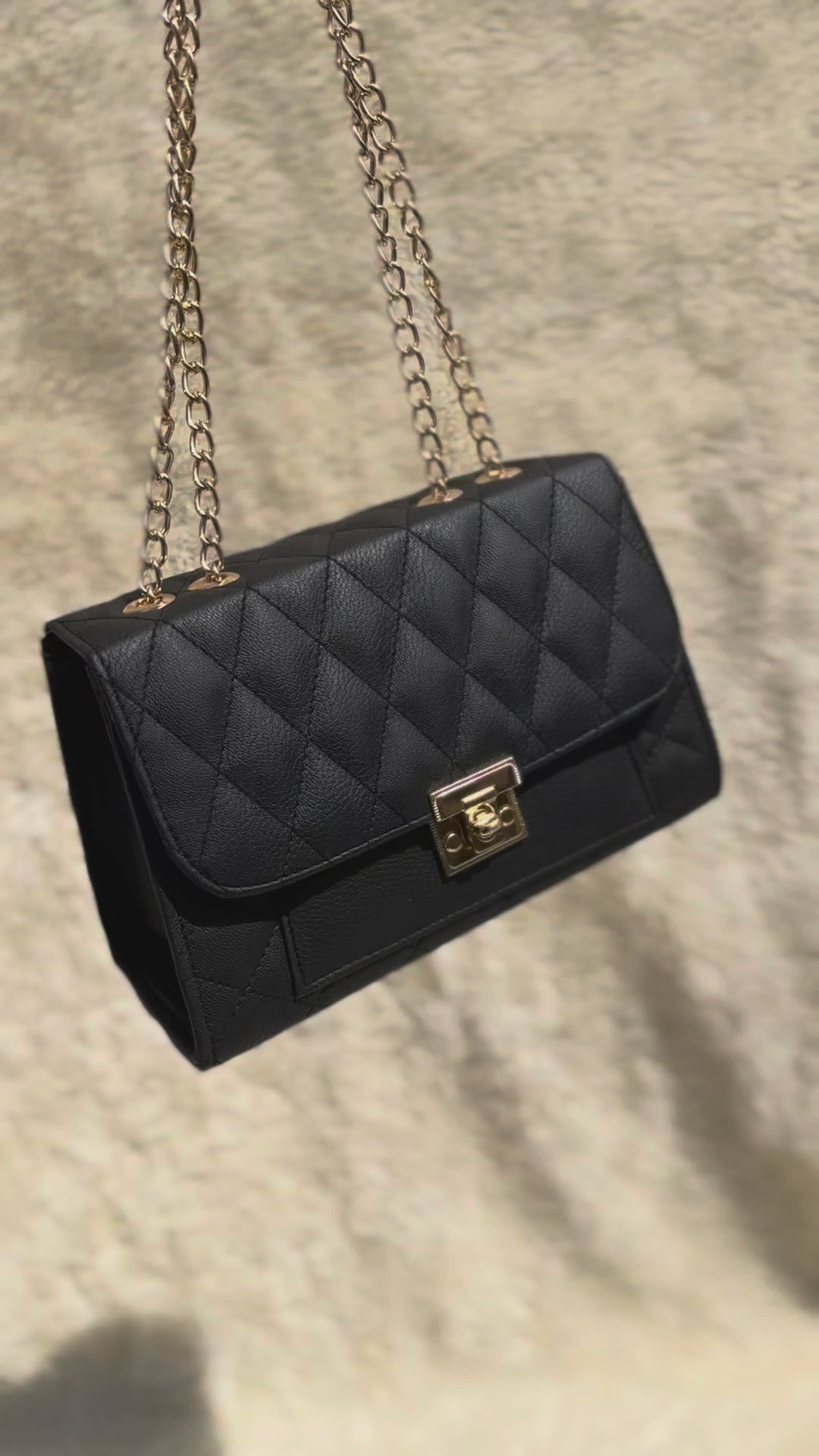 Cross body bag with golden chain.(Black)